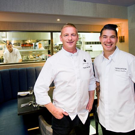 Bilderberg Garden Hotel Amsterdam Esterno foto Chef Michael Mina (left) and his son Michael Mina Jr. (right) at Michael Mina's restaurant in Las Vegas
