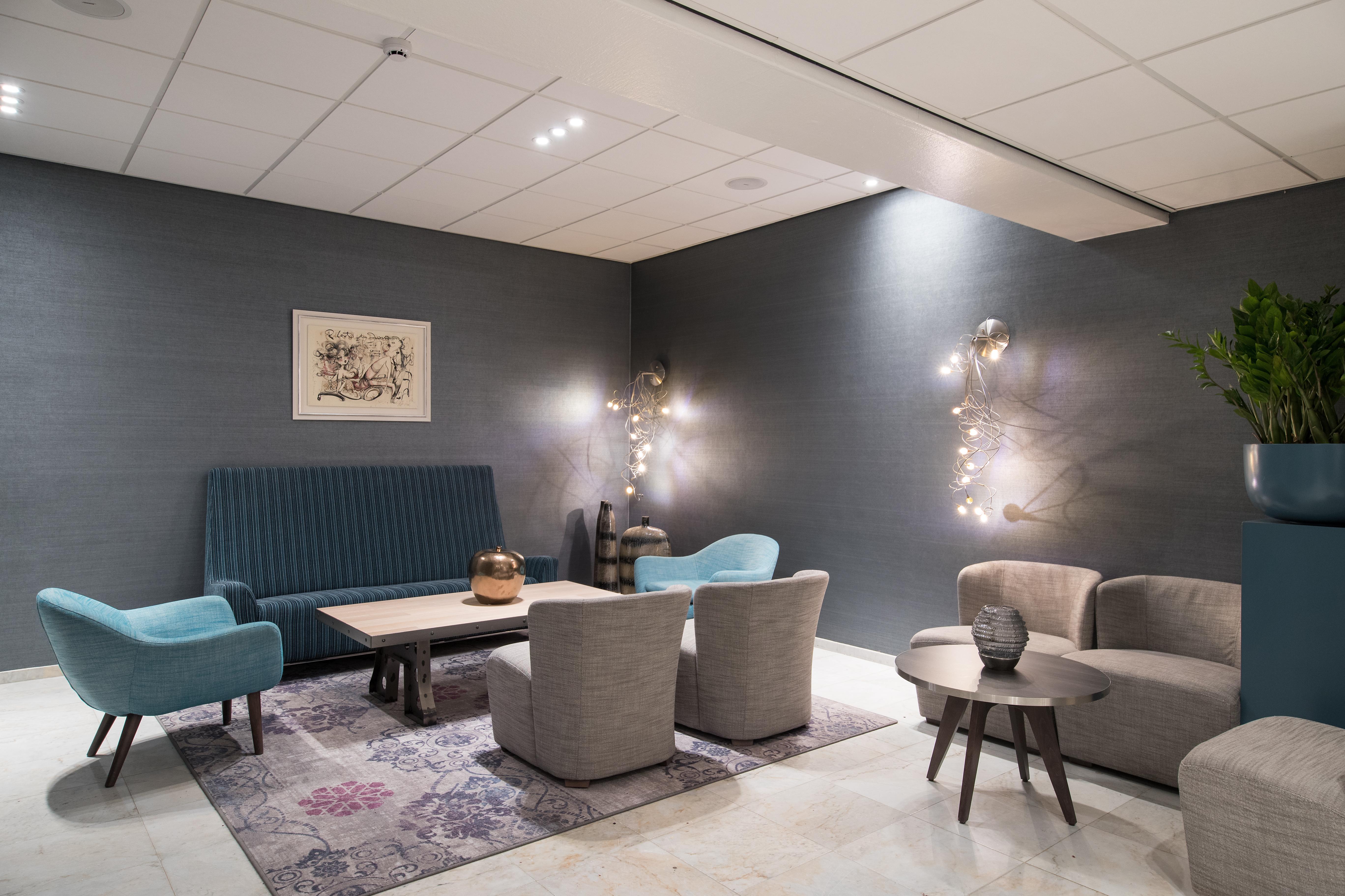 Bilderberg Garden Hotel Amsterdam Esterno foto The lounge at the airport