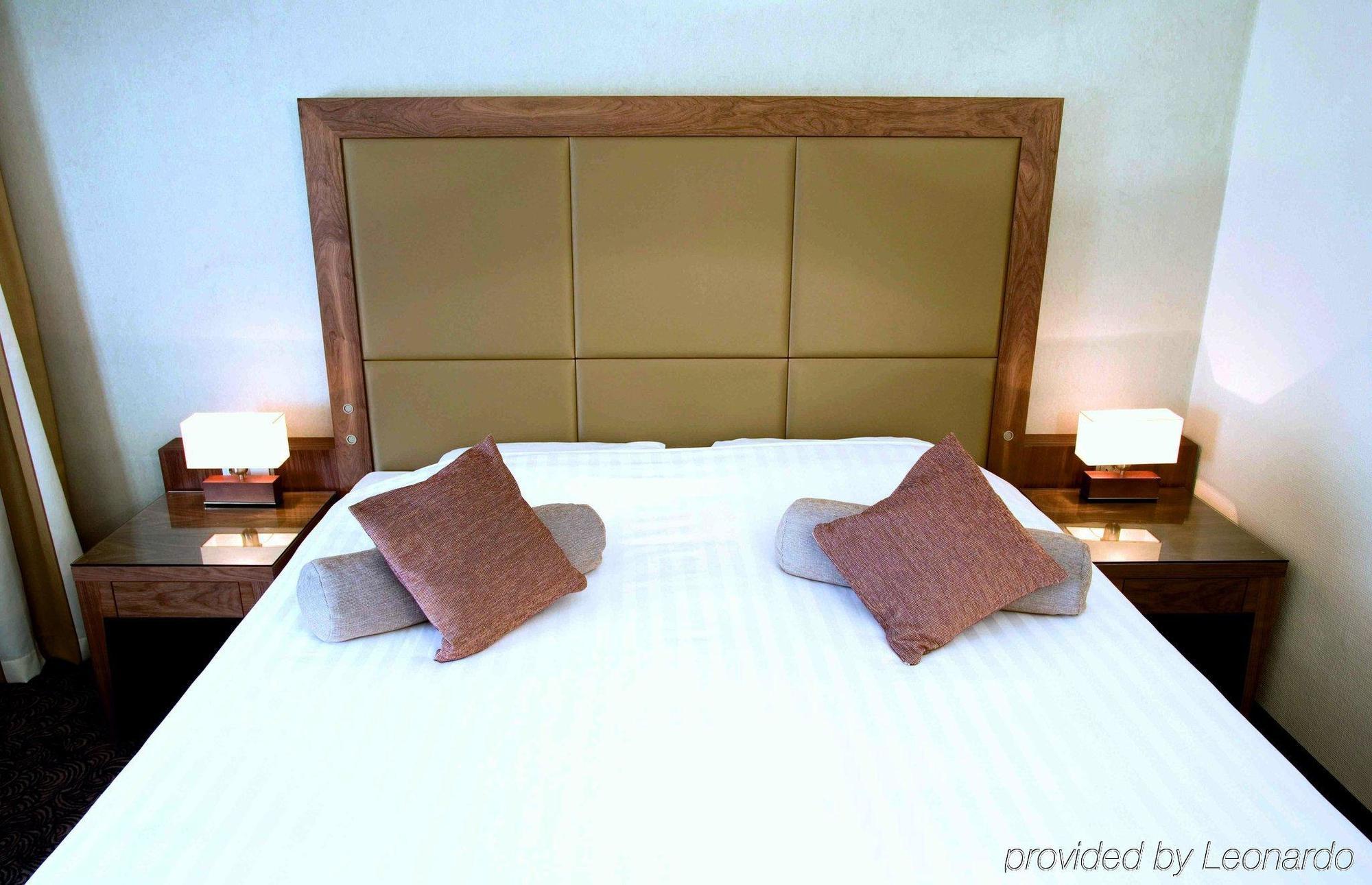 Bilderberg Garden Hotel Amsterdam Camera foto A bed with a headboard