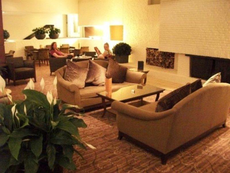Bilderberg Garden Hotel Amsterdam Esterno foto The lounge at the airport