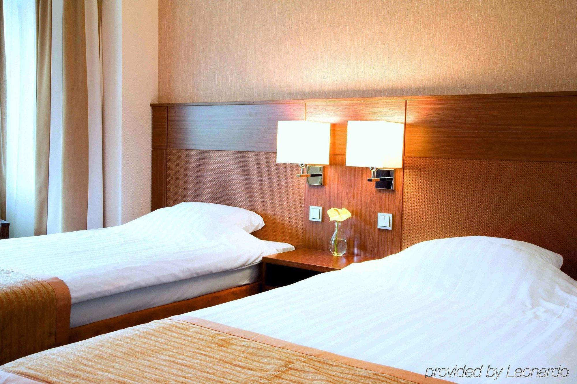 Bilderberg Garden Hotel Amsterdam Camera foto A typical hotel room