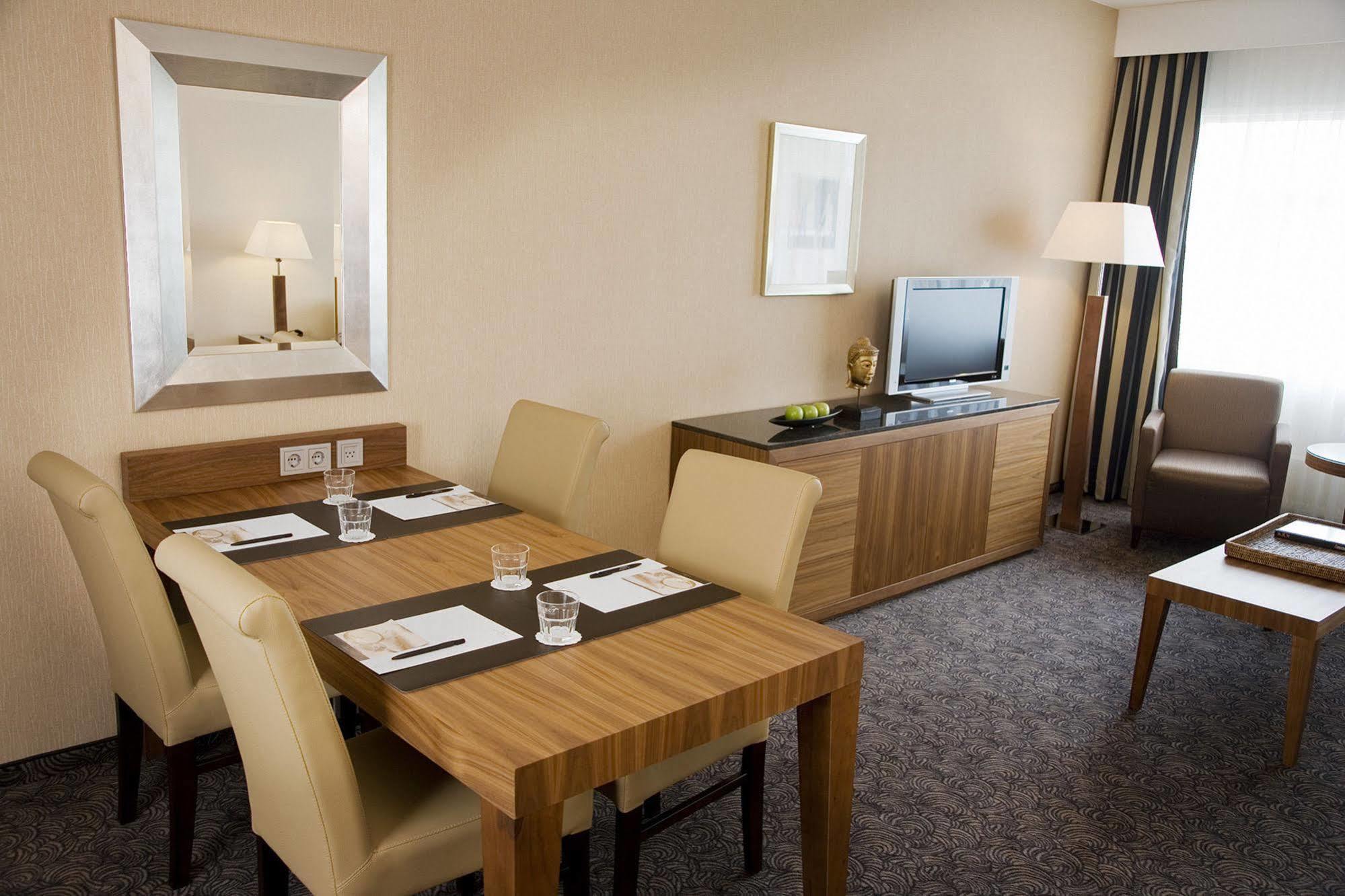 Bilderberg Garden Hotel Amsterdam Esterno foto A suite at the hotel