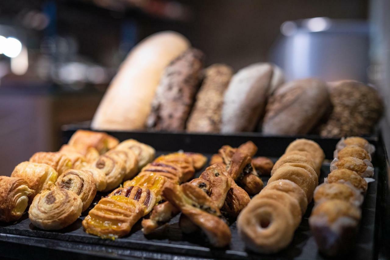 Bilderberg Garden Hotel Amsterdam Esterno foto Bakery items