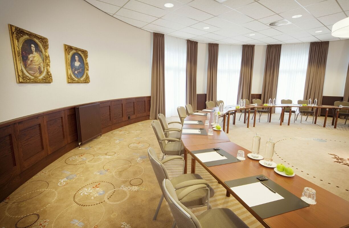 Bilderberg Garden Hotel Amsterdam Esterno foto The meeting room of the European Economic and Social Committee