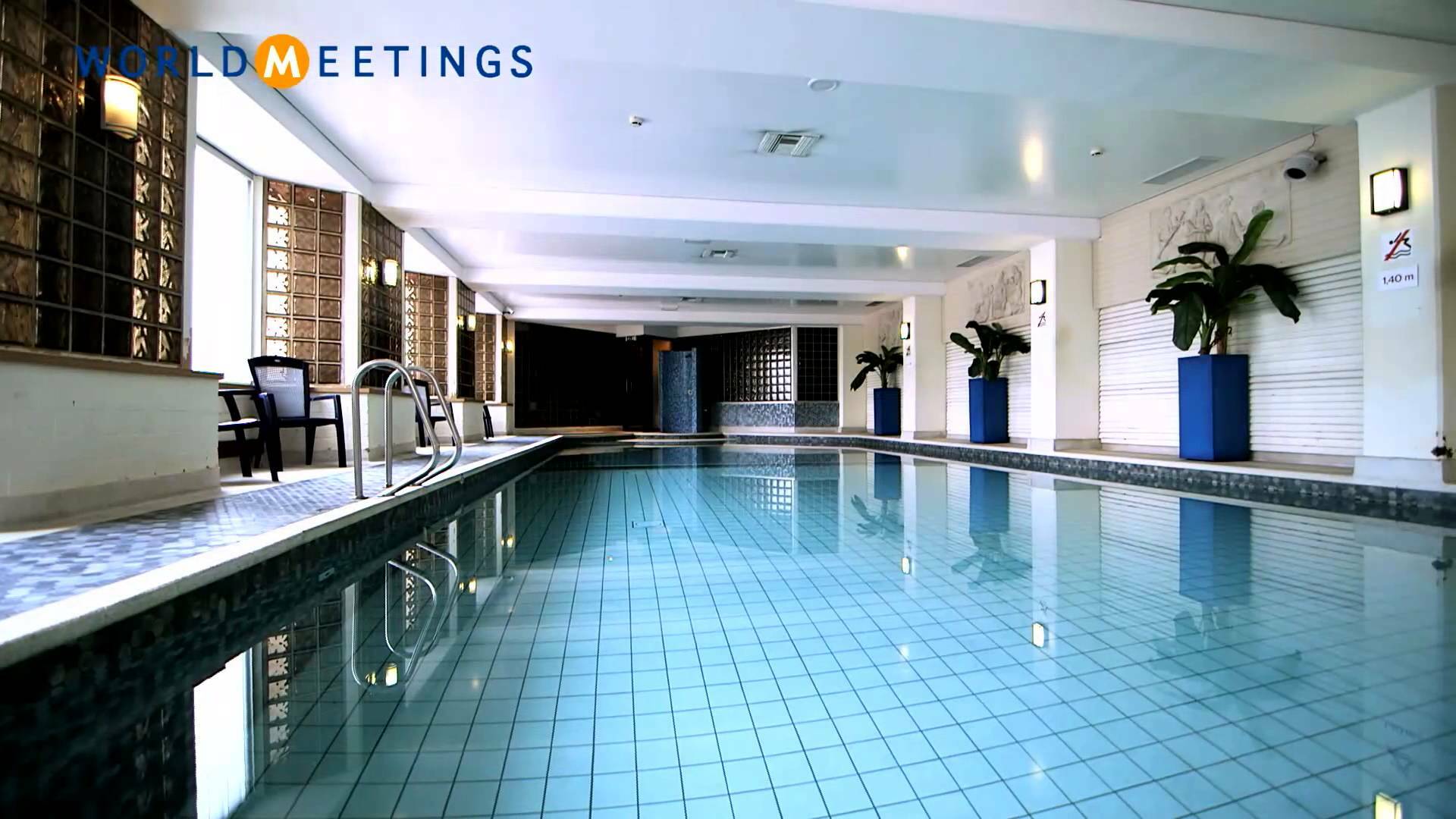 Bilderberg Garden Hotel Amsterdam Esterno foto The swimming pool at the hotel
